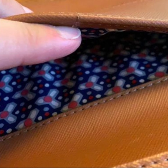 Tory Burch Robinson Wallet - Picture 6 of 9